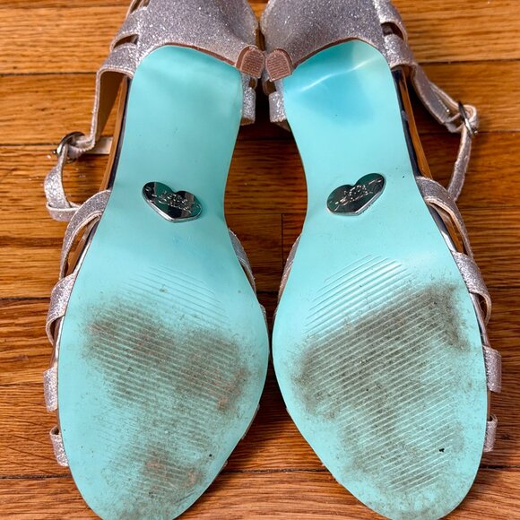 Blue by Betsey Johnson Silver T-Strap Stiletto Heel Evening Shoes, Sz. 6 - Picture 6 of 9